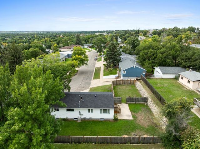 1130 5th St NE, Minot, ND 58703