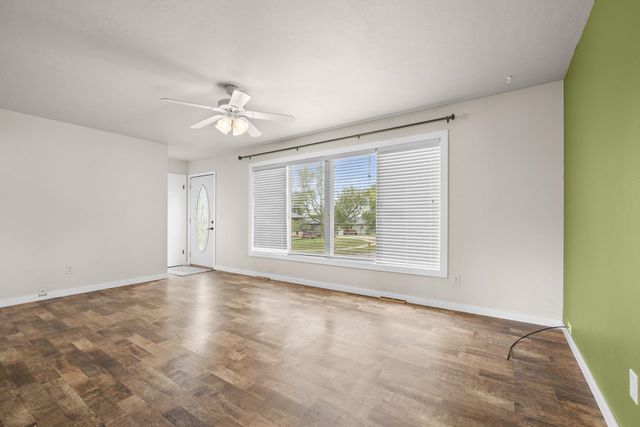 1130 5th St NE, Minot, ND 58703