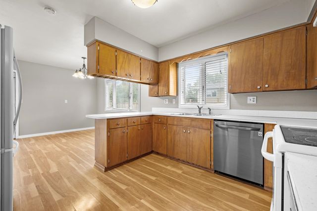 1130 5th St NE, Minot, ND 58703