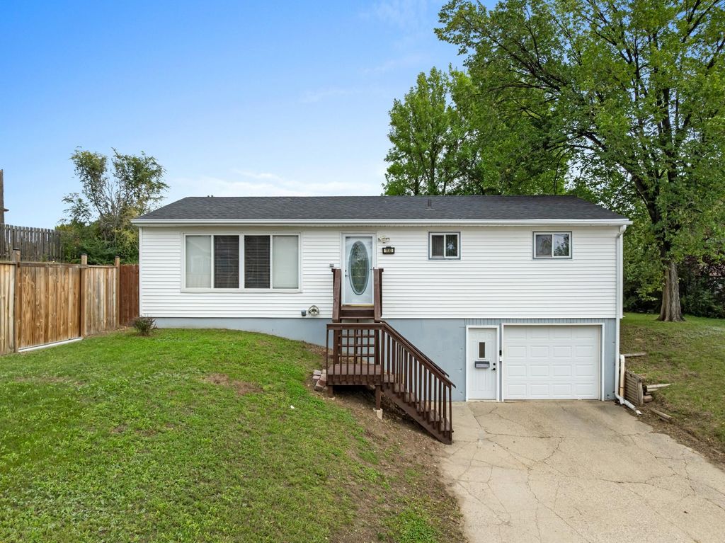 1130 5th St NE, Minot, ND 58703