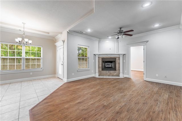 604 NW 17th Court, Bentonville, AR 72712