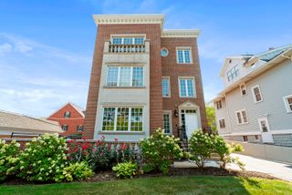 107 S Grant Street 101, Hinsdale, IL 60521