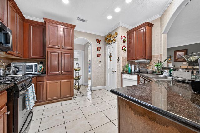 6822 Crystal Point Drive, Katy, TX 77449