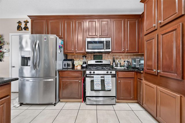 6822 Crystal Point Drive, Katy, TX 77449