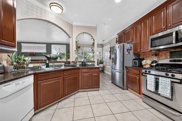 6822 Crystal Point Drive, Katy, TX 77449