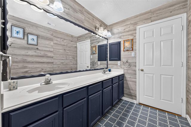 6822 Crystal Point Drive, Katy, TX 77449