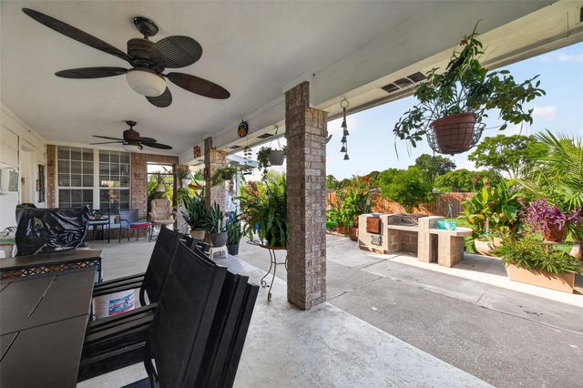 6822 Crystal Point Drive, Katy, TX 77449