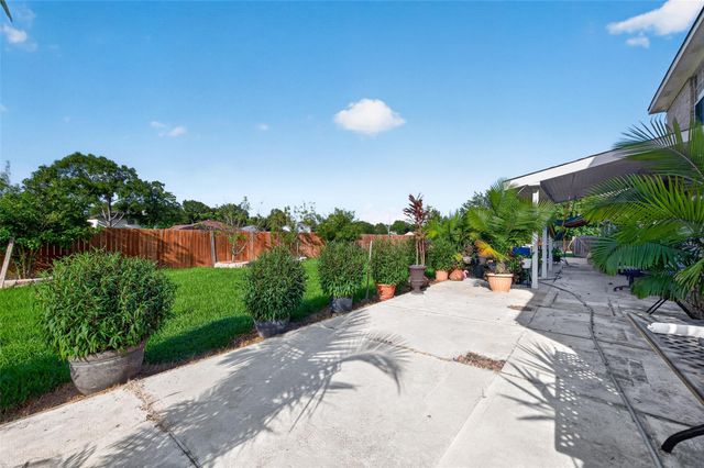 6822 Crystal Point Drive, Katy, TX 77449