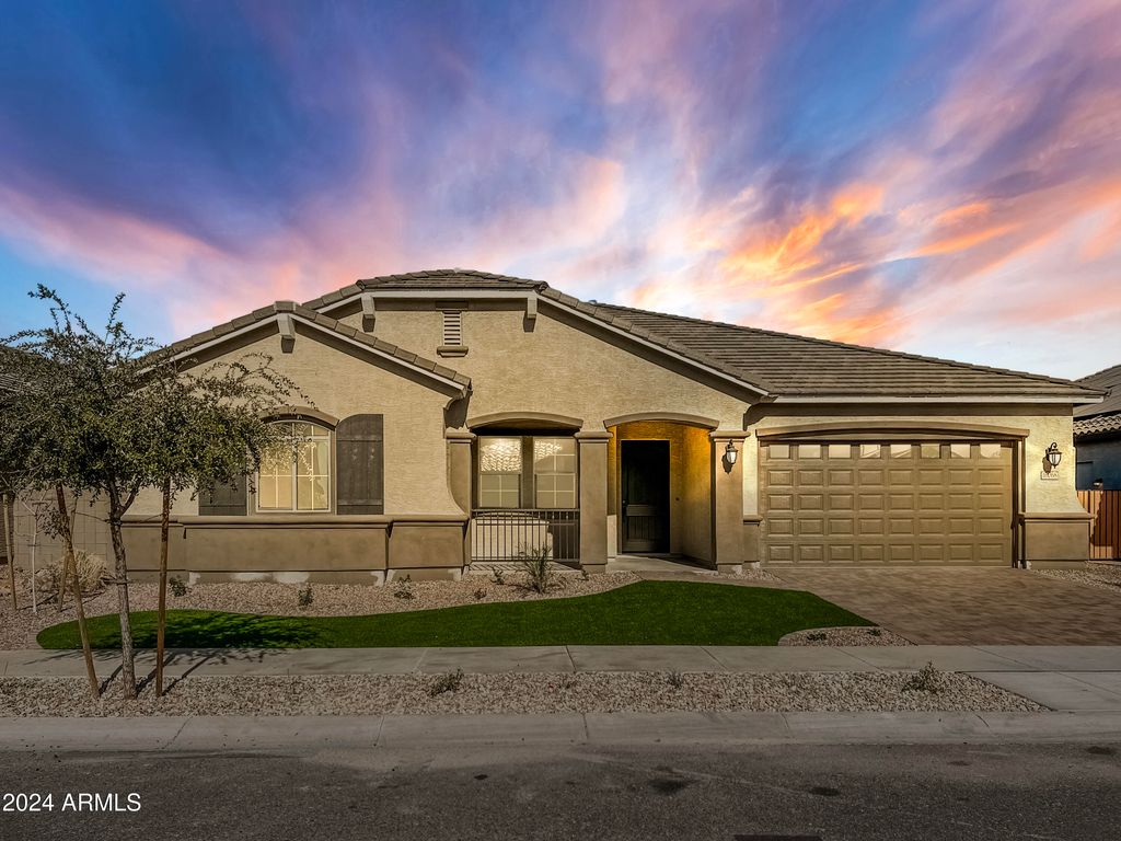 16068 W Questa Drive, Surprise, AZ 85387
