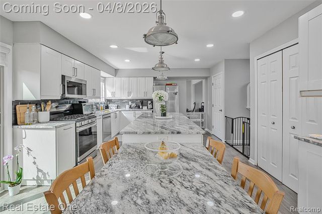 2590 Oakham Court, Canton, MI 48188