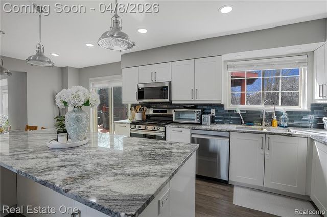 2590 Oakham Court, Canton, MI 48188