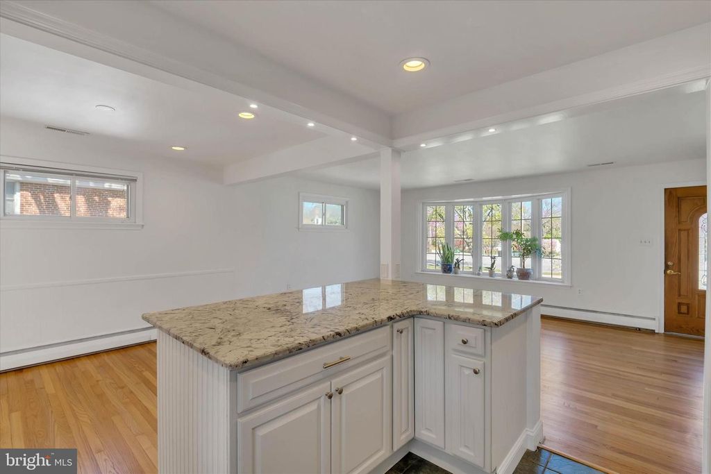 Image 14 of property listing at 319 SCHOOL LN, Linthicum Heights, MD 21090