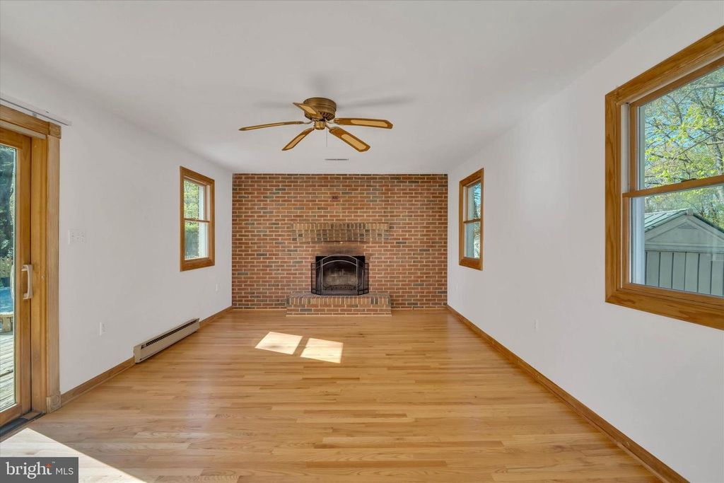 Image 15 of property listing at 319 SCHOOL LN, Linthicum Heights, MD 21090