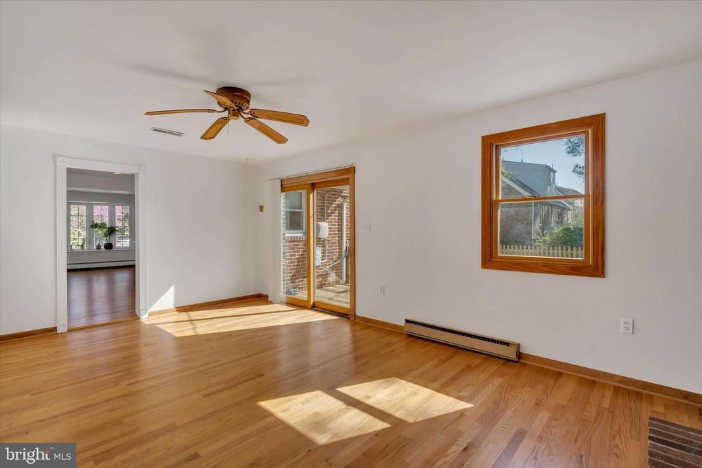 Image 17 of property listing at 319 SCHOOL LN, Linthicum Heights, MD 21090