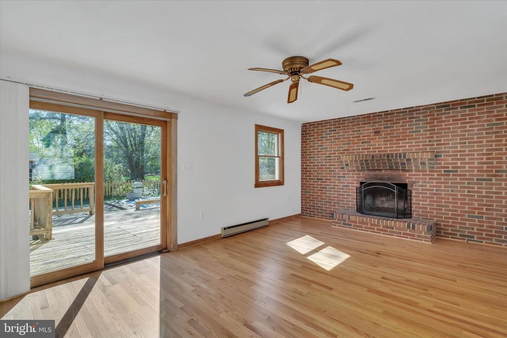 Image 18 of property listing at 319 SCHOOL LN, Linthicum Heights, MD 21090