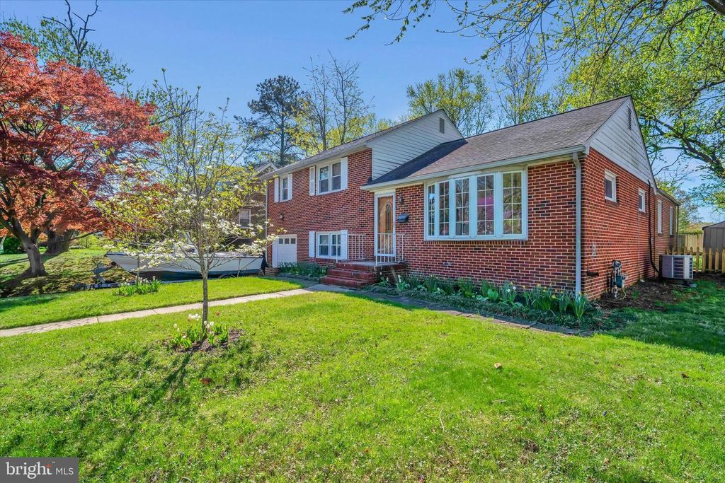 Image 2 of property listing at 319 SCHOOL LN, Linthicum Heights, MD 21090