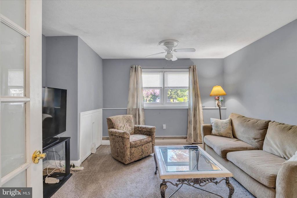 Image 20 of property listing at 319 SCHOOL LN, Linthicum Heights, MD 21090