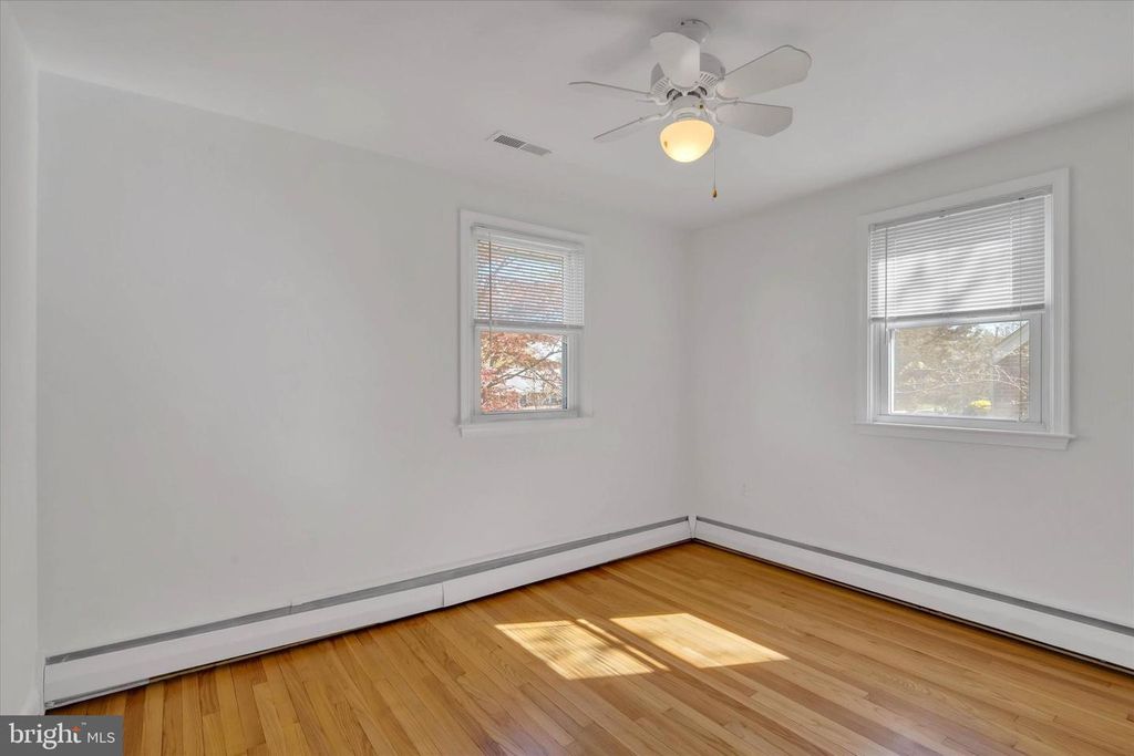 Image 26 of property listing at 319 SCHOOL LN, Linthicum Heights, MD 21090