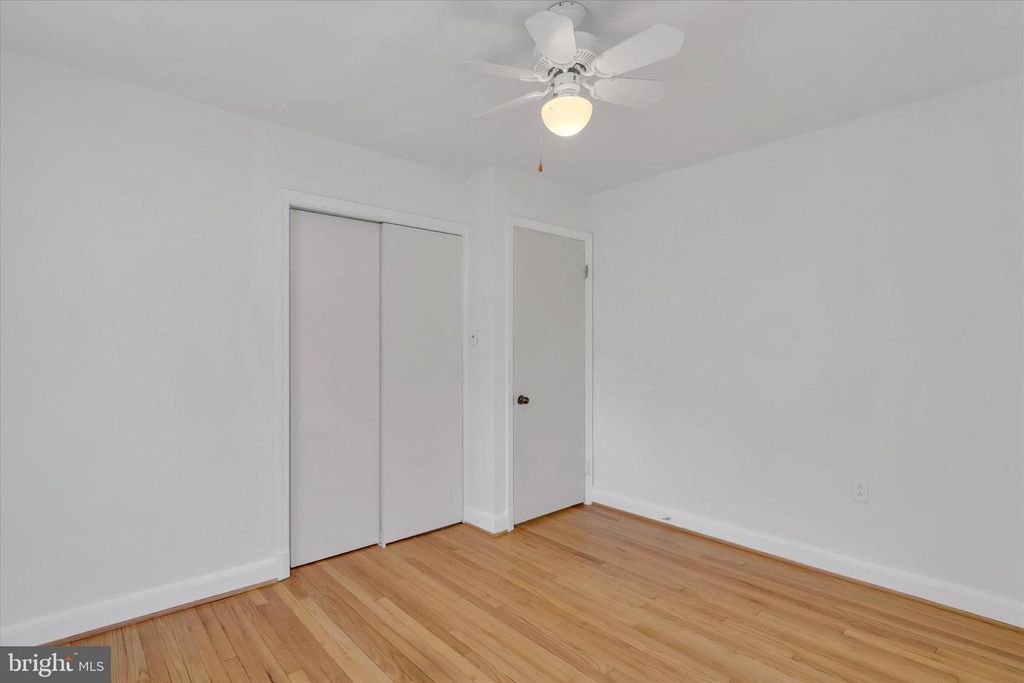 Image 27 of property listing at 319 SCHOOL LN, Linthicum Heights, MD 21090