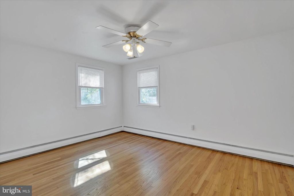 Image 28 of property listing at 319 SCHOOL LN, Linthicum Heights, MD 21090