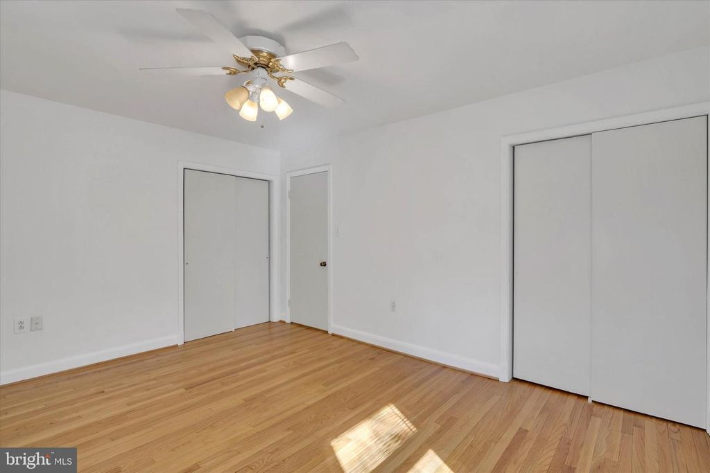 Image 29 of property listing at 319 SCHOOL LN, Linthicum Heights, MD 21090