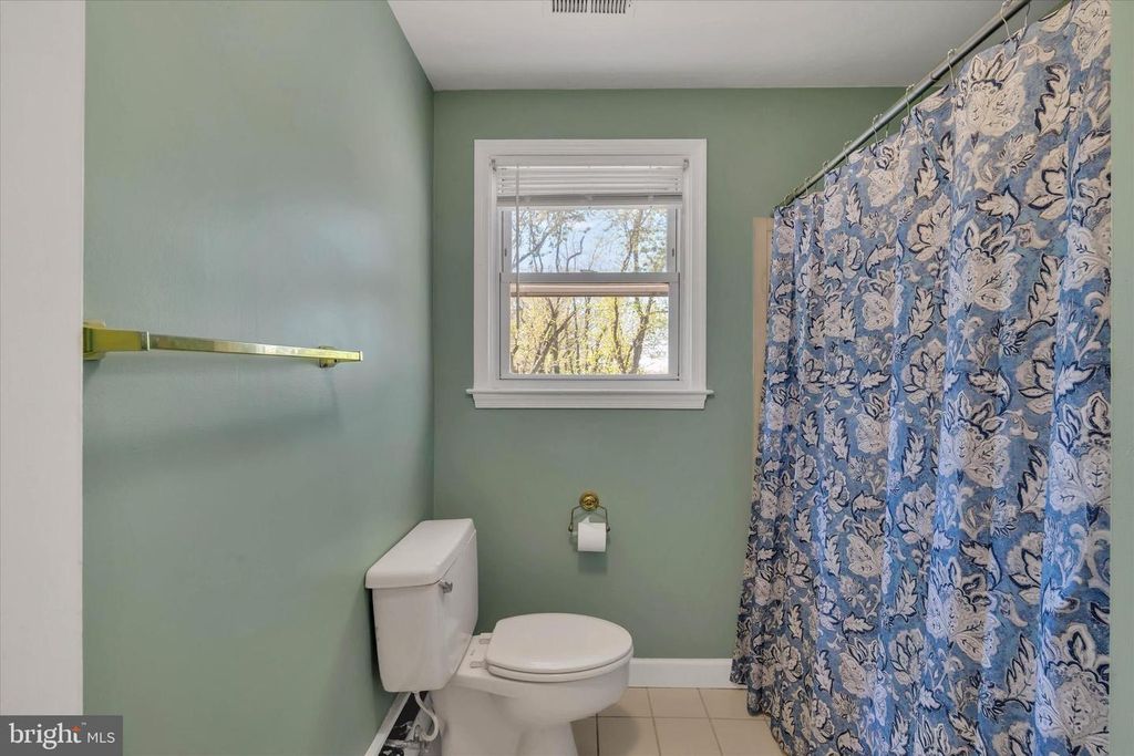 Image 32 of property listing at 319 SCHOOL LN, Linthicum Heights, MD 21090