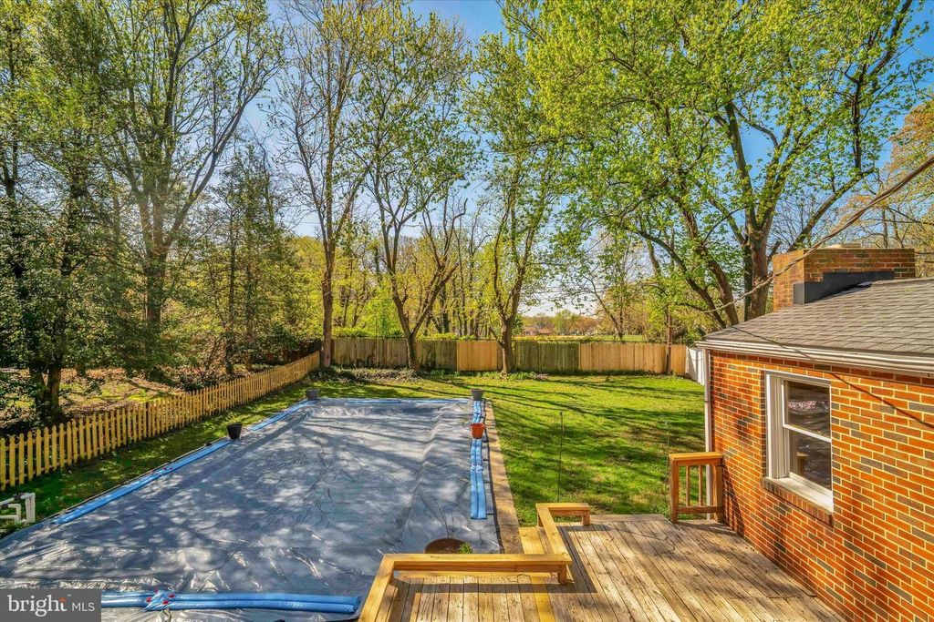 Image 33 of property listing at 319 SCHOOL LN, Linthicum Heights, MD 21090