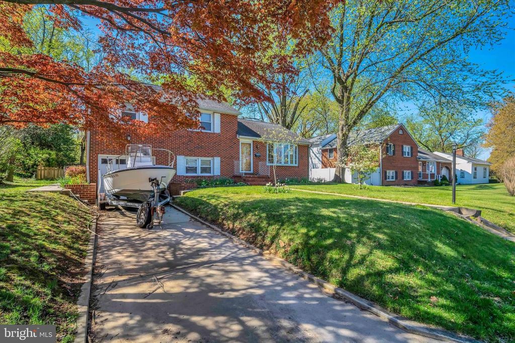 Image 34 of property listing at 319 SCHOOL LN, Linthicum Heights, MD 21090