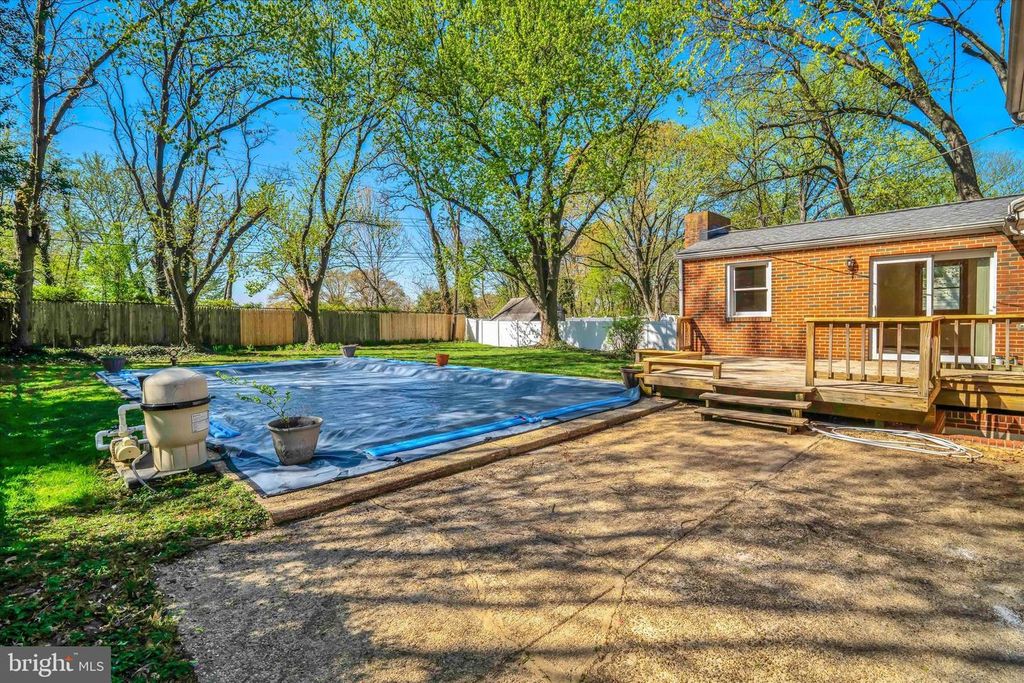 Image 35 of property listing at 319 SCHOOL LN, Linthicum Heights, MD 21090