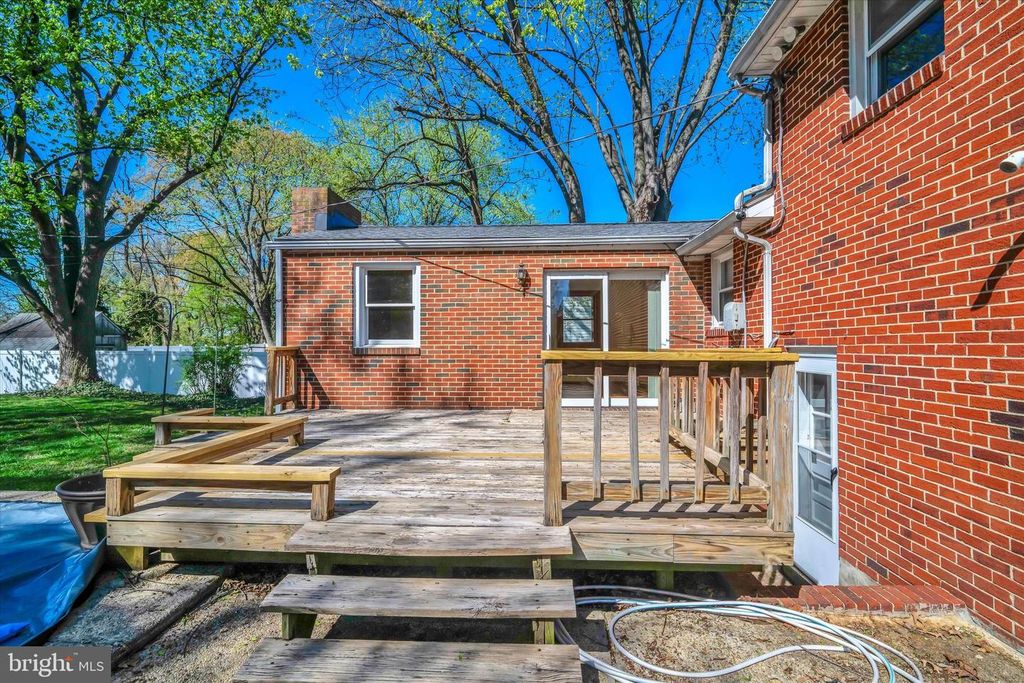 Image 37 of property listing at 319 SCHOOL LN, Linthicum Heights, MD 21090