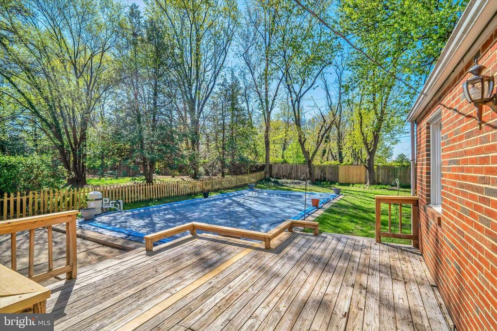 Image 38 of property listing at 319 SCHOOL LN, Linthicum Heights, MD 21090