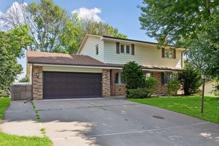 9116 34 1/2 Avenue N, New Hope, MN 55427