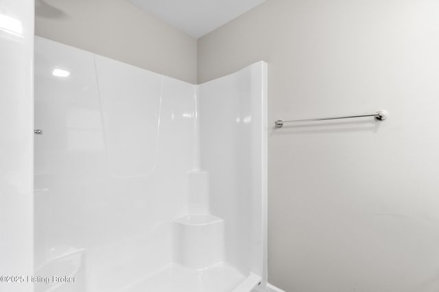 3214 Maldon Dr, Louisville, KY 40216