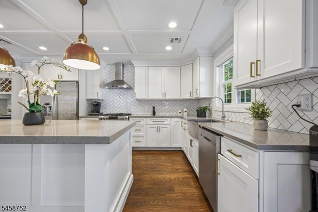 9 Burnet Hill Rd, Livingston Twp., NJ 07039