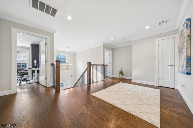 9 Burnet Hill Rd, Livingston Twp., NJ 07039