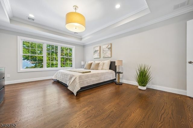 9 Burnet Hill Rd, Livingston Twp., NJ 07039