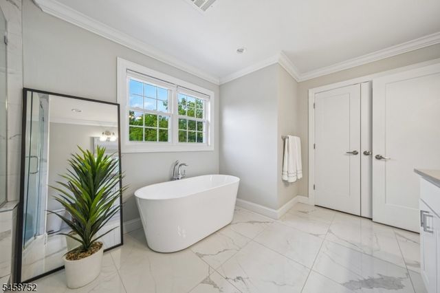 9 Burnet Hill Rd, Livingston Twp., NJ 07039