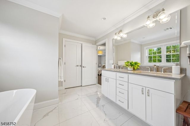 9 Burnet Hill Rd, Livingston Twp., NJ 07039