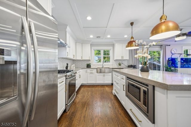 9 Burnet Hill Rd, Livingston Twp., NJ 07039