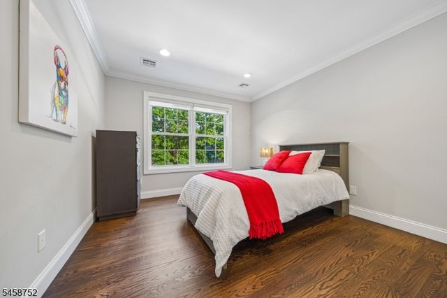 9 Burnet Hill Rd, Livingston Twp., NJ 07039