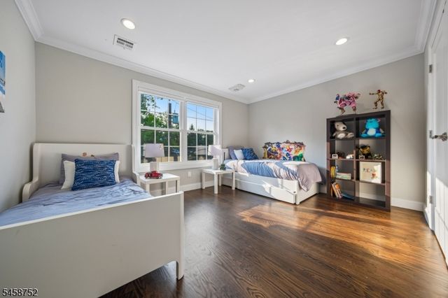 9 Burnet Hill Rd, Livingston Twp., NJ 07039