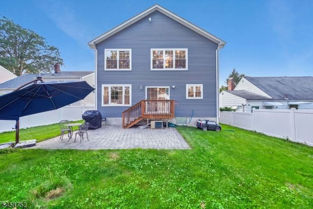 9 Burnet Hill Rd, Livingston Twp., NJ 07039