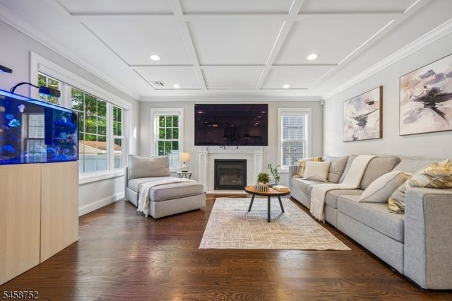9 Burnet Hill Rd, Livingston Twp., NJ 07039