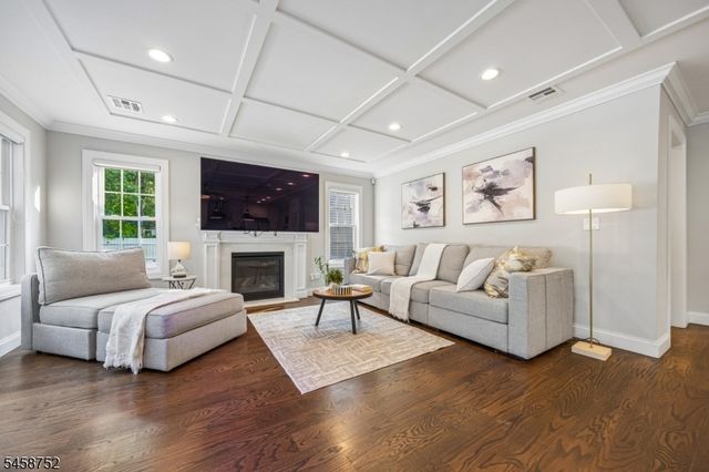9 Burnet Hill Rd, Livingston Twp., NJ 07039