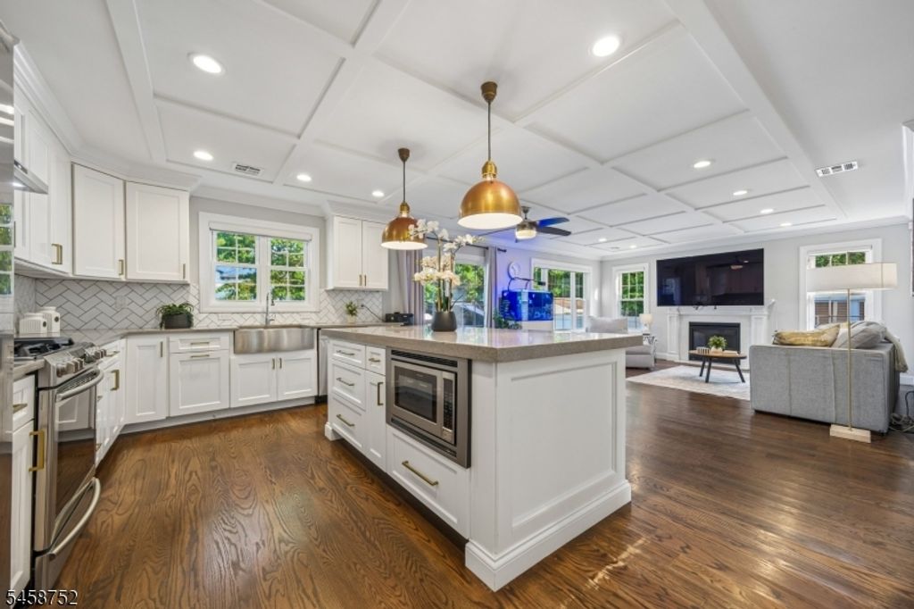 9 Burnet Hill Rd, Livingston Twp., NJ 07039