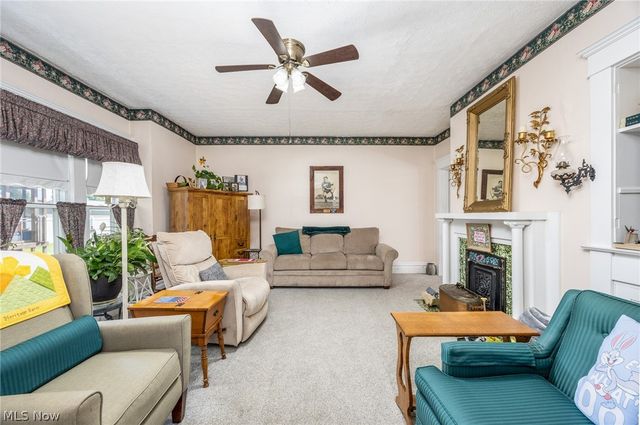 419 Williams Avenue, Williamstown, WV 26187