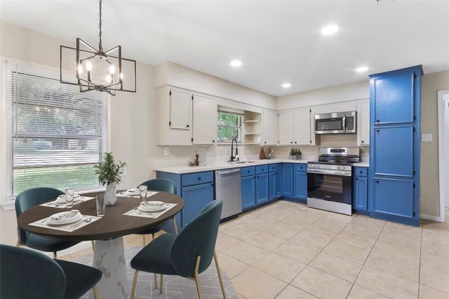 102 S 5th Street, Alvin, TX 77511