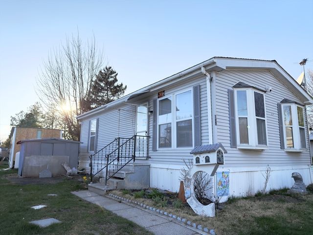 16 Mobile Home Way, Springfield, MA 01119