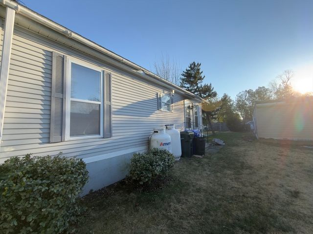 16 Mobile Home Way, Springfield, MA 01119