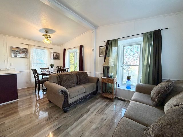 16 Mobile Home Way, Springfield, MA 01119